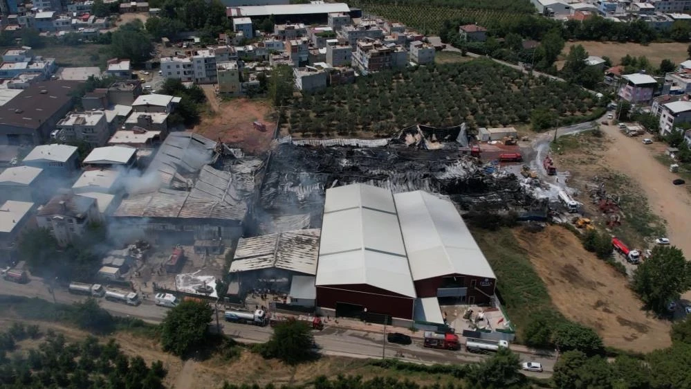 Bursa’nın yangınları:  Yıldırım’da fabrikalar / İznik Gölü sazlıkları