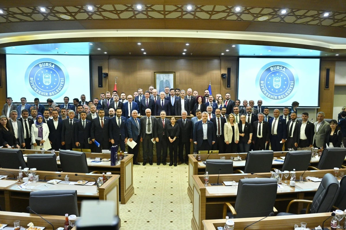 Büyükşehir'de meclis toplantısında su indirimi ve Türkçe tabela kararı