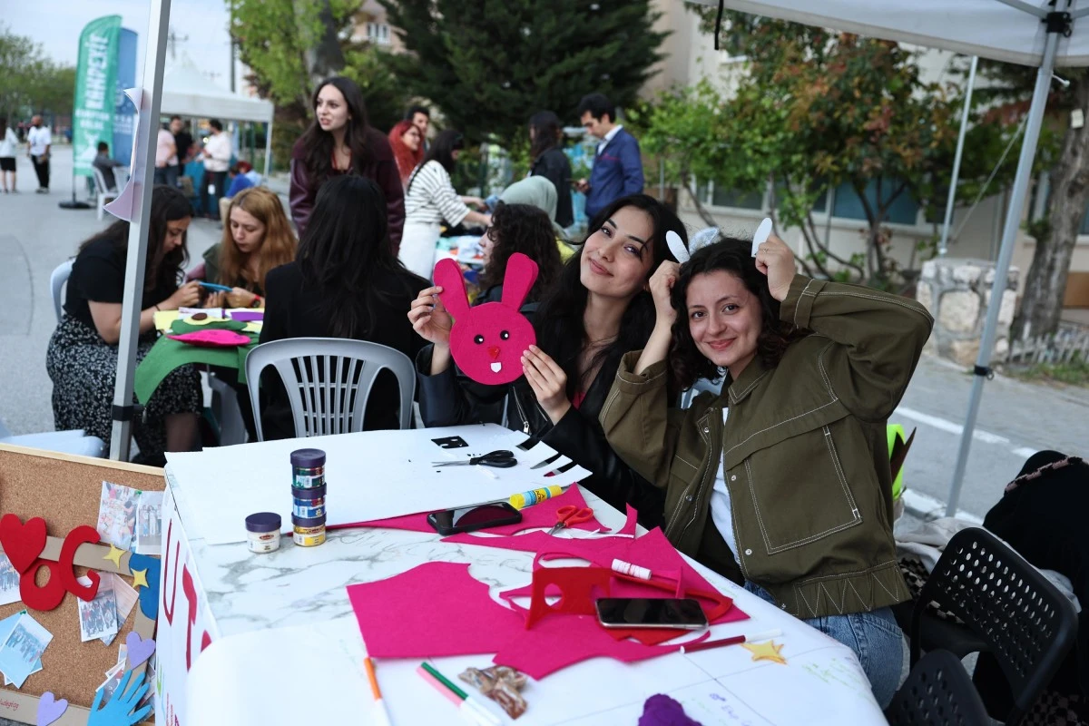 Uludağ Üniversitesi öğrencileri düzenlenen festivalde gönüllerince eğlendi 