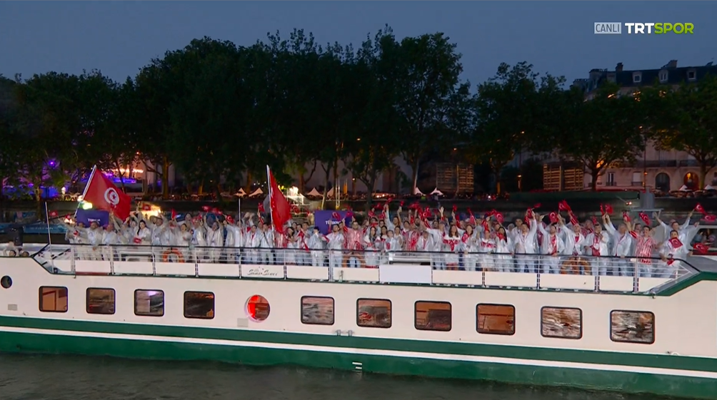 Paris'te Sen Nehri'nde Olimpiyat açılışı şölene döndü