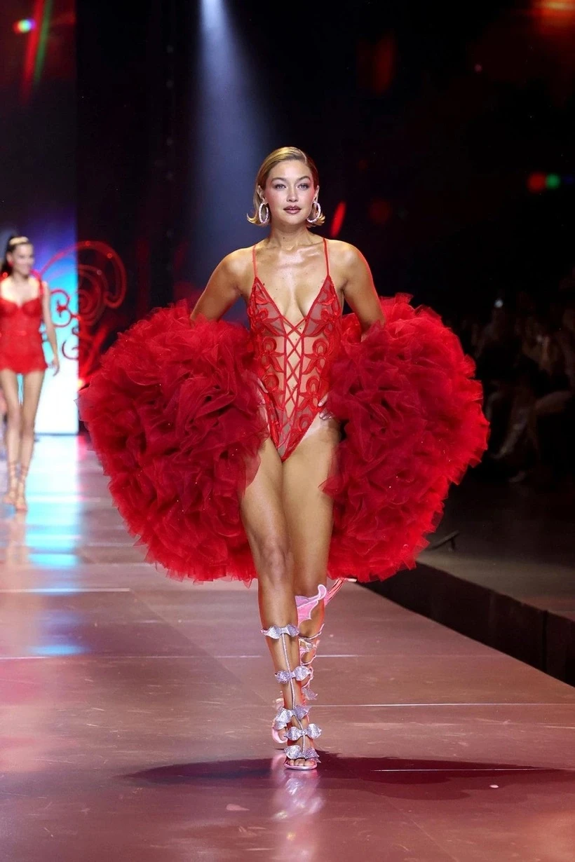 Victoria's Secret defilesinden unutulmaz kareler 