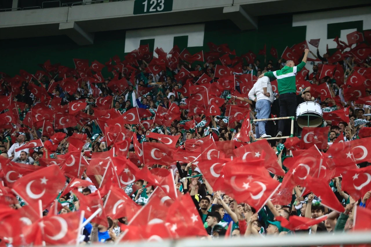 BURSASPOR BELEDİYE  KÜTAHYASPOR'U 3- 0 YENDİ