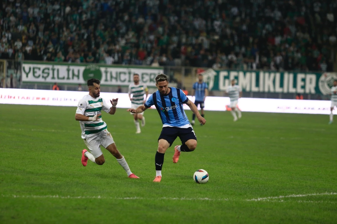 BURSASPOR BELEDİYE  KÜTAHYASPOR'U 3- 0 YENDİ