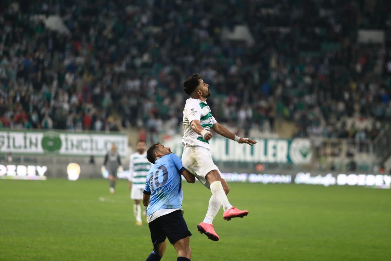 BURSASPOR BELEDİYE  KÜTAHYASPOR'U 3- 0 YENDİ