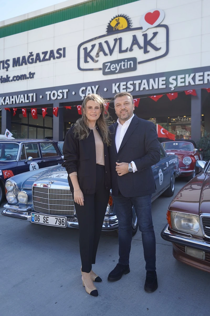 Klasik otomobiller ve tutkunları Bursa Kavlak Zeytin ev sahipliğinde bir araya geldi 