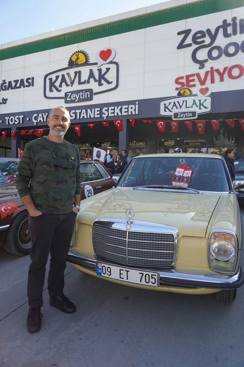 Klasik otomobiller ve tutkunları Bursa Kavlak Zeytin ev sahipliğinde bir araya geldi 