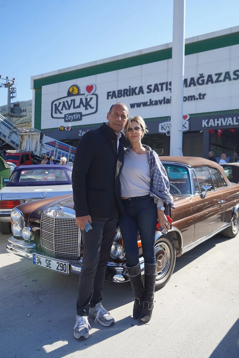 Klasik otomobiller ve tutkunları Bursa Kavlak Zeytin ev sahipliğinde bir araya geldi 