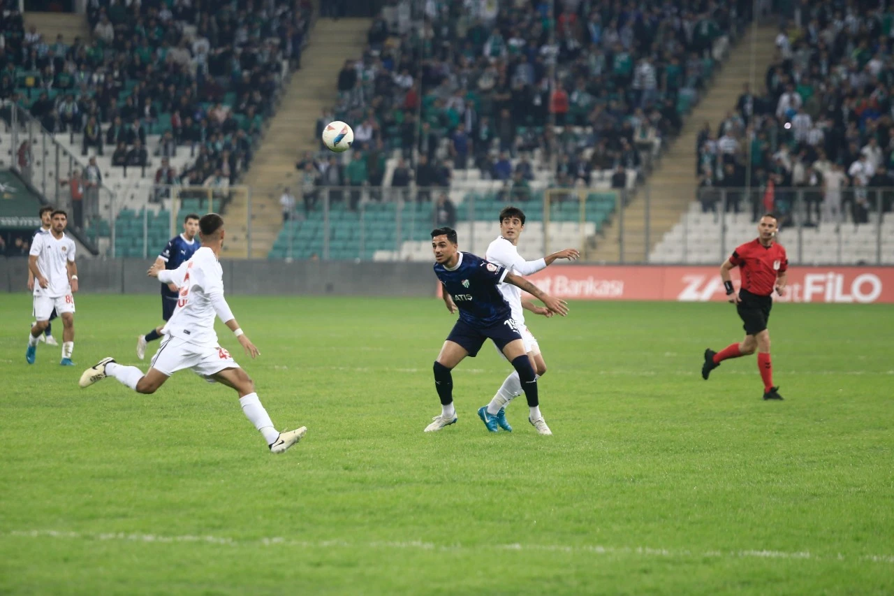 Ziraat Türkiye Kupası Bursaspor - 7 Eylül Turgutlu 1984 karşılaşmasında ilk yarı