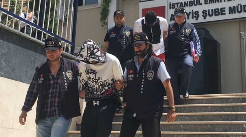 Çıplak kadın polisi alarma geçirdi