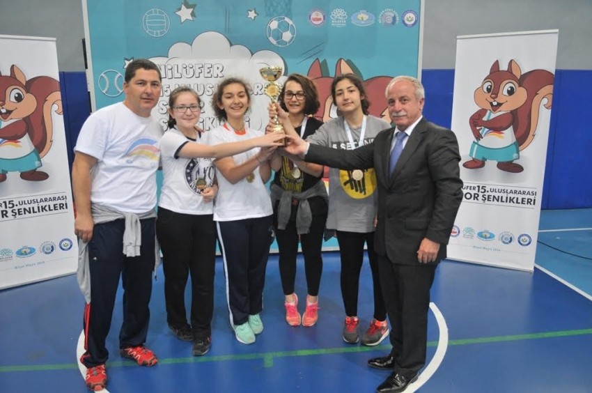 Badminton maçları nefes kesti