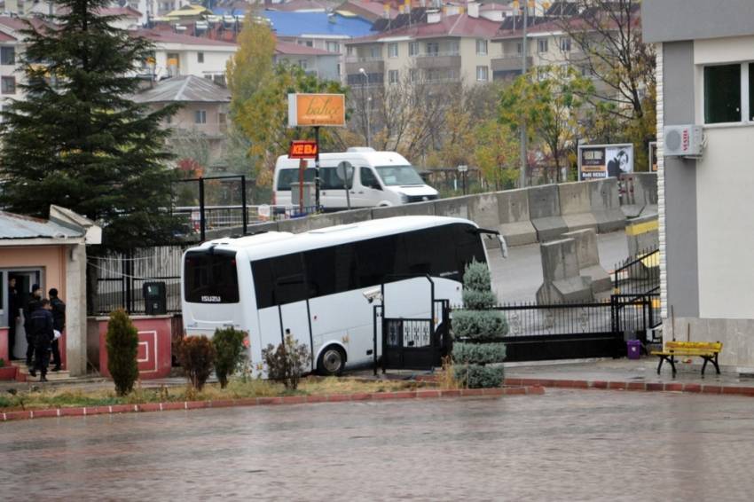 İfade vermeyen eş başkanlar mahkemeye sevk edildi