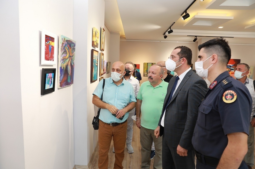 30 ressam, resimlerini yanan ormanlar için çizdi