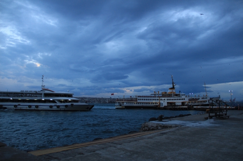 İstanbul’da deniz ulaşımına sis engeli