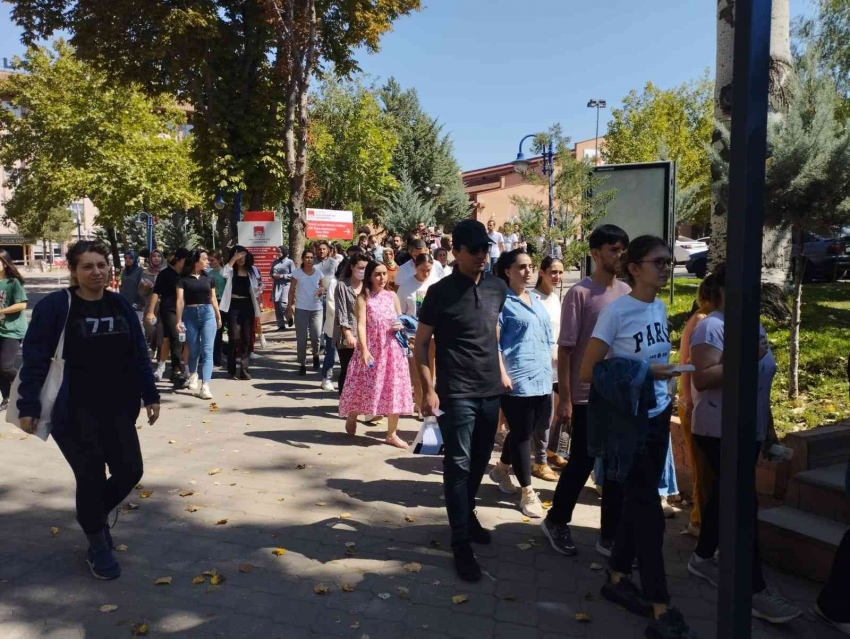 Yüz binlerce adayın ter döktüğü KPSS Lisans oturumu bugün gerçekleşti