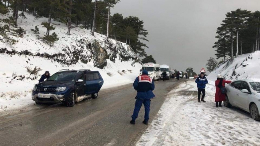 Kayak merkezinde mahsur kalan 200 kişi kurtarıldı