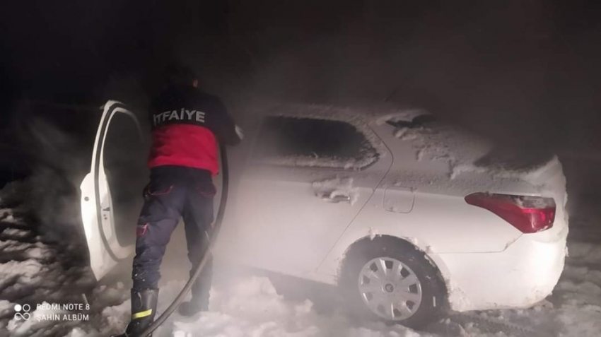 Türkeli’de araç yangını
