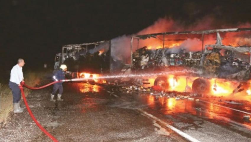 PKK'lı teröristler 11 aracı ateşe verdi