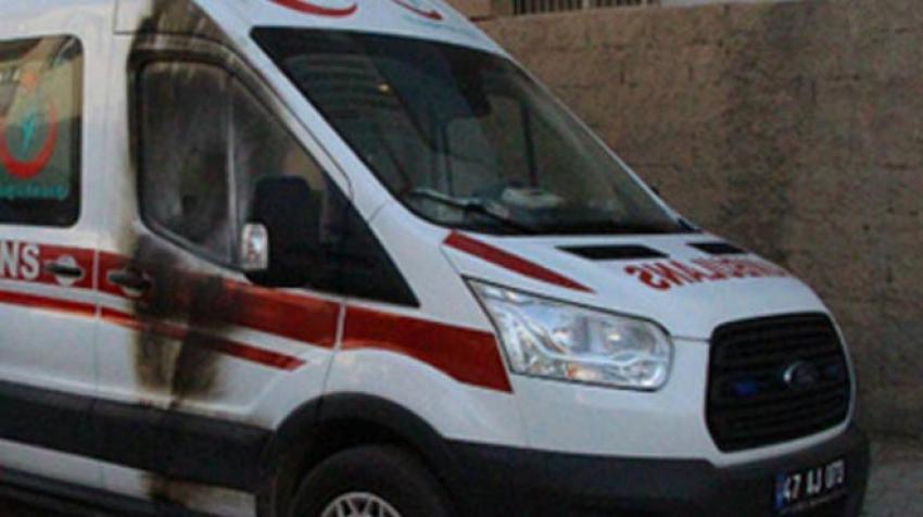 Yol kesip ambulansa saldırdılar