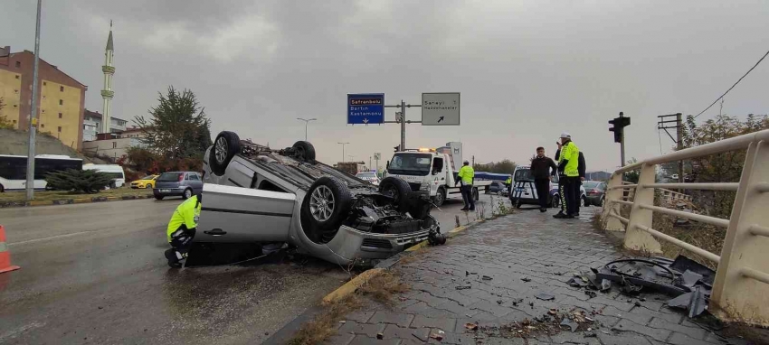 Otobüsün çarptığı otomobil takla attı