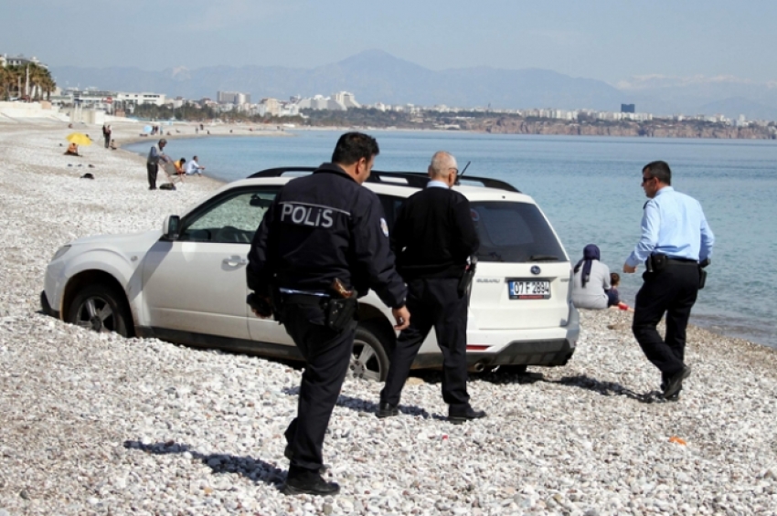 Antalya'da sahilde ilginç görüntü