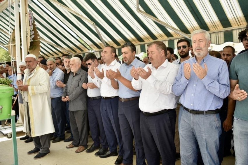 Kalp krizi geçiren akademisyen son yolculuğuna uğurlandı