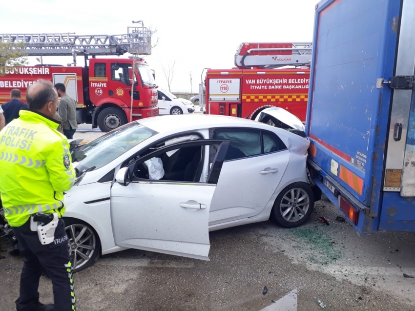 Van’da zincirleme trafik kazası: 6 yaralı