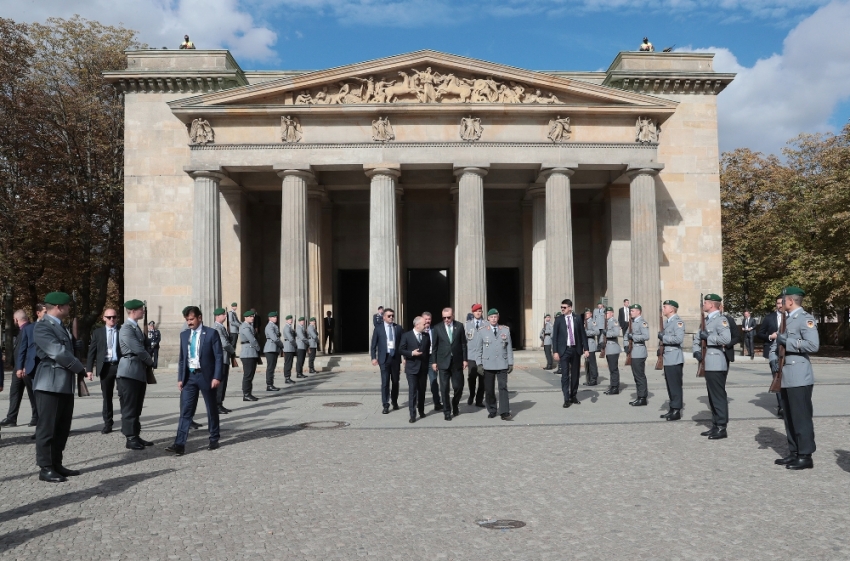 Erdoğan, Neue Wache Anıtını ziyaret etti