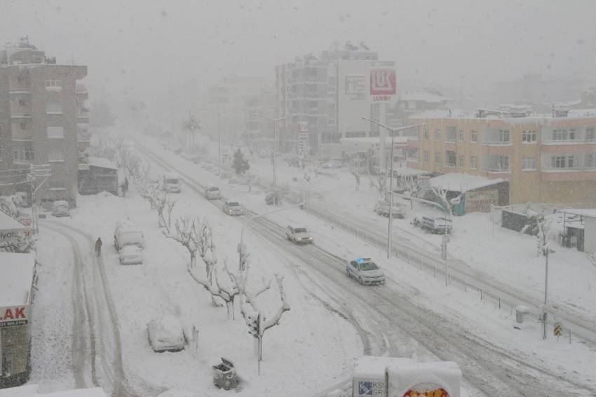 Kar kalınlığı 60 santimetreyi aştı