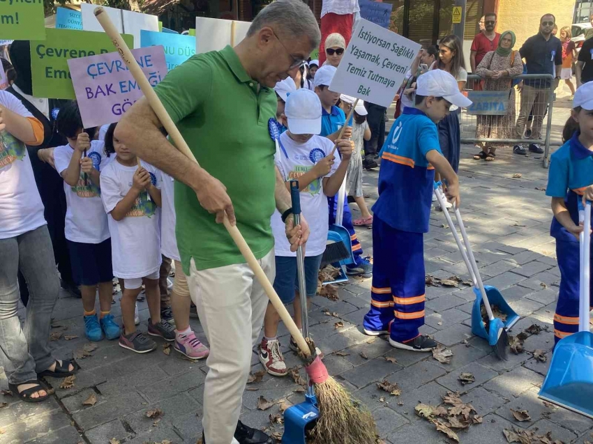 Dünya temizlik Günü’nde Cadde ve sokaklar temizlendi