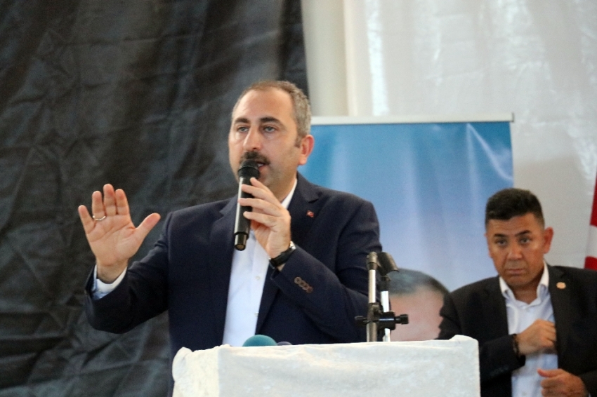 “AK Parti’nin tabelası kimsenin tapulu tabelası değildir”