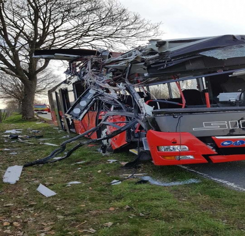 Almanya’da otobüs kazası: 2’si ağır 20 öğrenci yaralandı