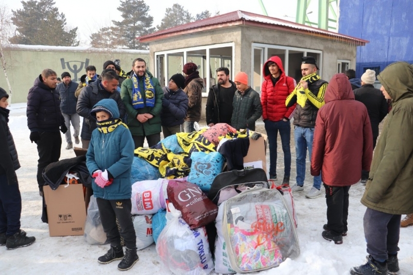 Ağrı Sporlu taraftarlardan Elazığ’a yardım