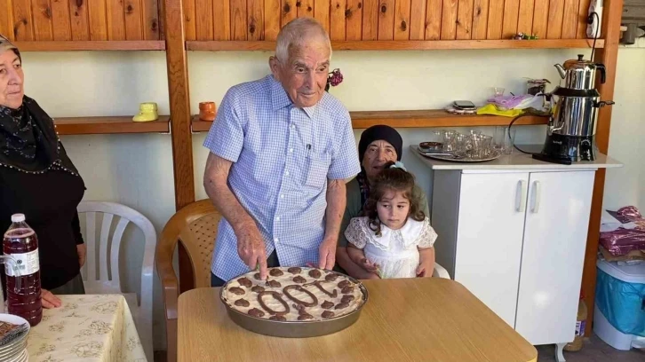 100. yaşına komşularının sürpriziyle girdi
