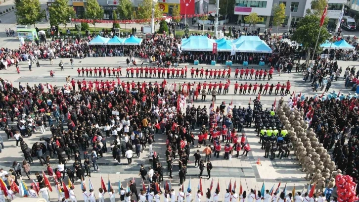 100. yıla özel 100 kişi ile Çorum halayı
