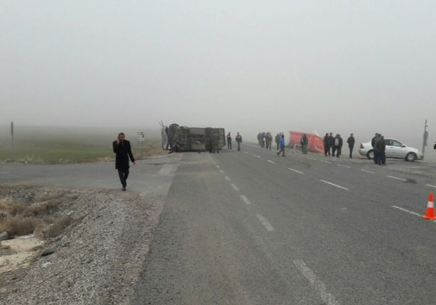 Öğrenci servisi ile TIR çarpıştı: 2 ölü, 10 yaralı