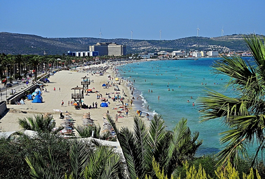 Çeşme'de yaz devam ediyor 