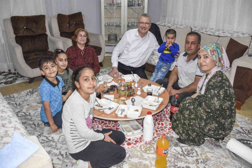 Başkan Özkan iftar sofralarına konuk oluyor