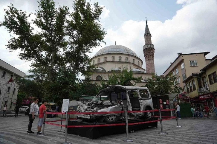 Bursa’da 15 Temmuz’da tankın ezdiği araç 15 Temmuz Demokrasi Meydanı’nda sergileniyor