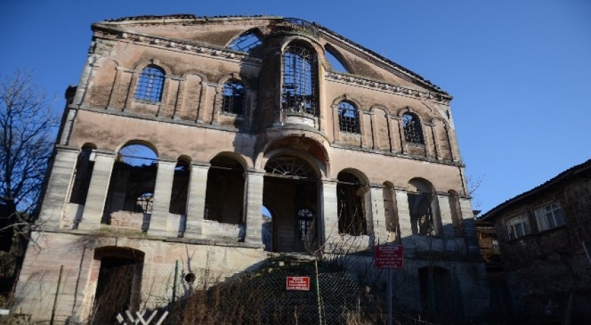 Bursa'da tarihi kilise definecilerin mekanı oldu