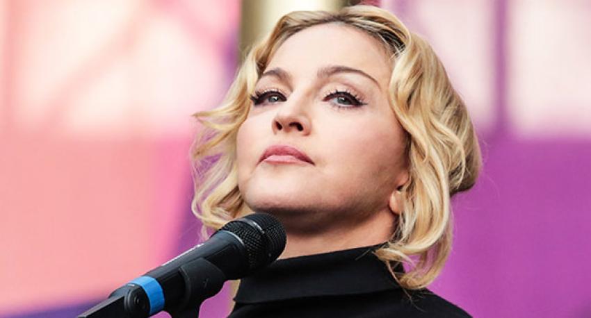 Madonna, konserde gözyaşlarına boğuldu!