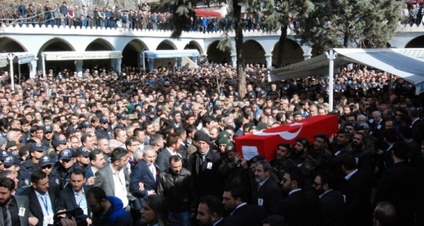 Şehitleri onbinler uğurladı