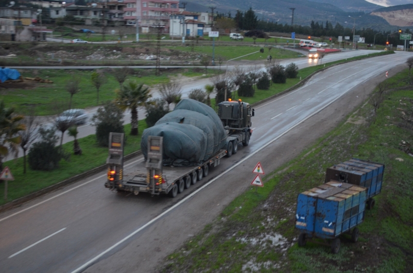 Sınıra askeri araç sevkiyatı