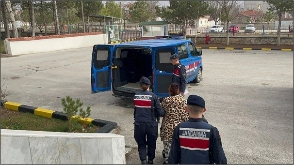 17 yıl hapis cezası bulunan hırsızlık şüphelisi Konya’ya giderken yakalandı
