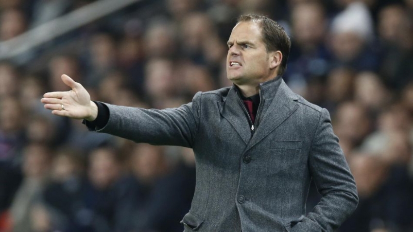 Frank de Boer görevinden istifa etti.