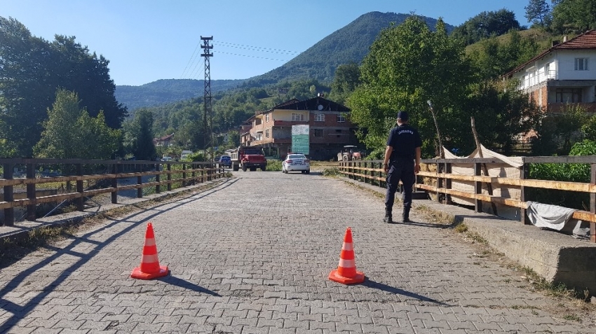 Pozitif vakaların görüldüğü köy karantinaya alındı