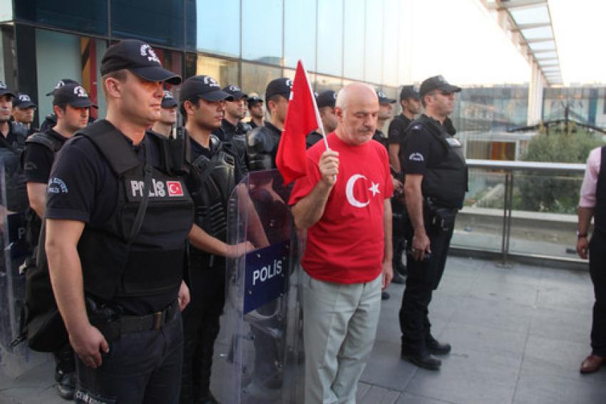 Bursaspor taraftarından terör protestosu!