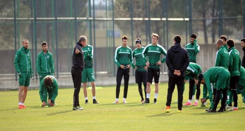 Bursaspor kanat akını çalıştı