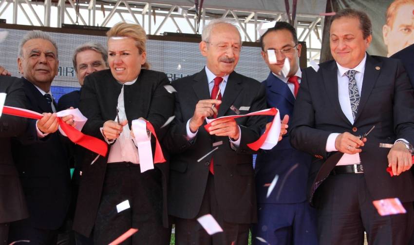 Kılıçdaroğlu, İzmir’de stat açtı