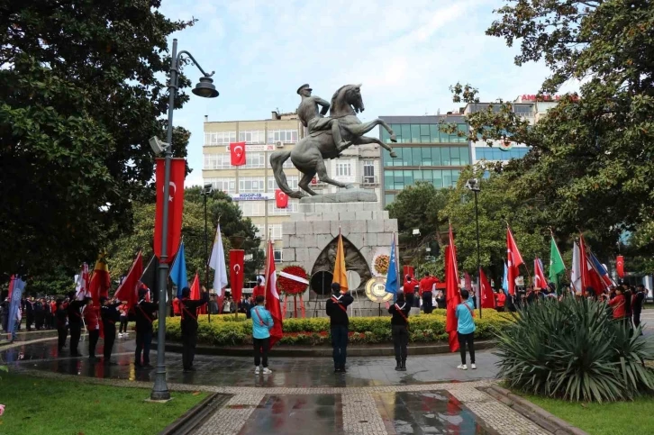 19 Mayıs etkinlikleri Atatürk Anıtı’ndaki törenle başladı
