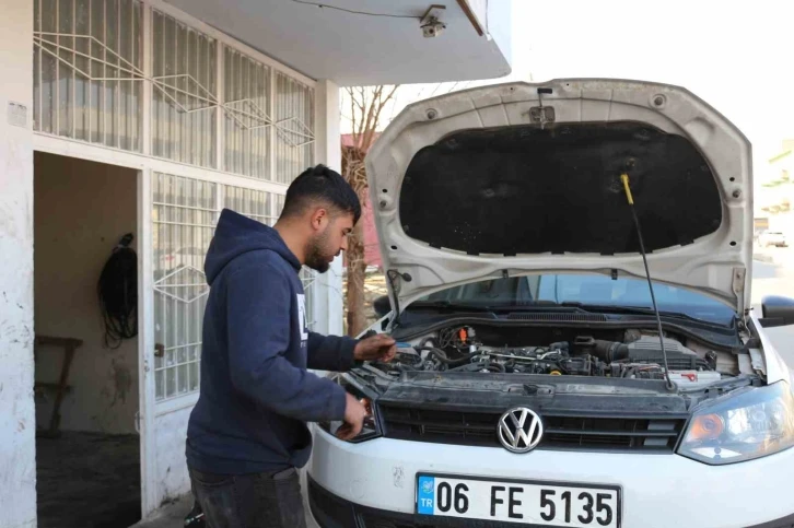 19 yaşında motor ustası oldu
